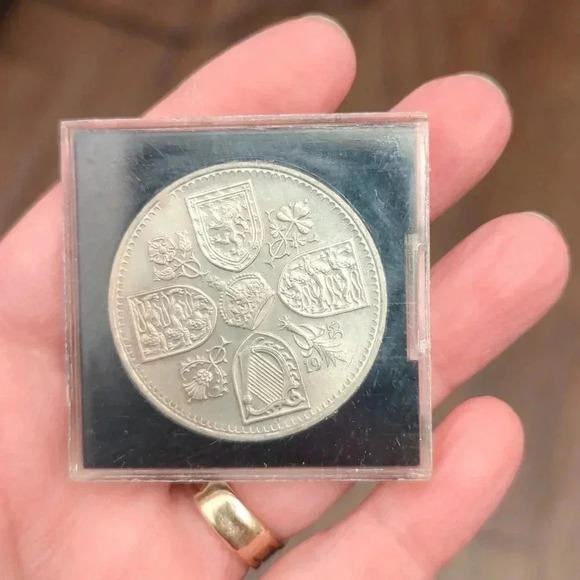 Numismatics Other - Queen Elizabeth II 1953 Coronation 5 Shilling coin